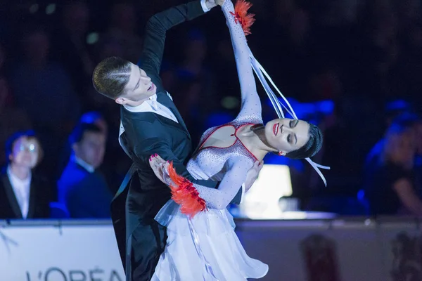 Yetişkin dans çift gençlik standart Avrupa Program Wdsf Baltık Grand Prix-2106 Şampiyonası üzerinde gerçekleştirir.