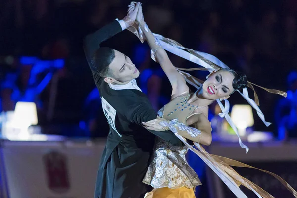 Yetişkin dans çift gençlik standart Avrupa Program Wdsf Baltık Grand Prix-2106 Şampiyonası üzerinde gerçekleştirir.