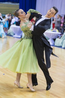 Kimliği belirsiz yetişkin dans çift gençlik standart Avrupa Program Wdsf Minsk açık dans festivali-2017 üzerinde gerçekleştirir.