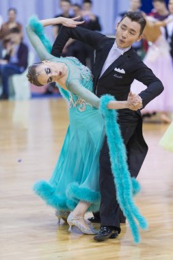 Kimliği belirsiz yetişkin dans çift gençlik standart Avrupa Program Wdsf Minsk açık dans festivali-2017 üzerinde gerçekleştirir.