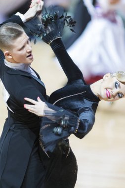 Kimliği belirsiz profesyonel dans çift Gençlik Latin Amerika programı Wdsf Minsk açık dans festivali-2017 üzerinde gerçekleştirir.