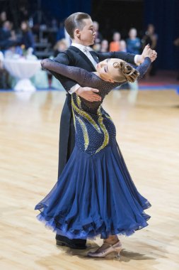  Kimliği belirsiz dans çift yetişkin standart Avrupa Program Wdsf Minsk açık dans festivali-2017 üzerinde gerçekleştirin.