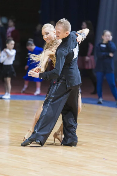  Ivan Miskevich ve Svetlana Rodina pro-Am çift Pro-Am Süper Kupası Uluslararası Latin programı Wdsf Minsk açık dans festivali-2017 üzerinde gerçekleştirir.
