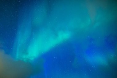 Şaşırtıcı ve eşsiz Kuzey ışıkları Aurora Borealis bitti Lofoten Adaları