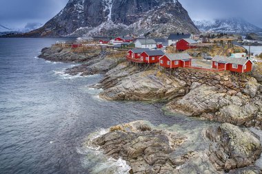 Seyahat kavram ve fikirler. Klasik geleneksel Norveç balıkçılık Hut