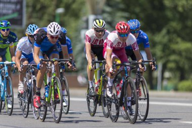 Grup gençlik yol bisiklet uluslararası yol Bisiklete binme rekabet Grand Prix Minsk-2017 sırasında profesyonel Peloton içinde