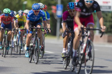 Grup gençlik yol bisiklet uluslararası yol Bisiklete binme rekabet Grand Prix Minsk-2017 sırasında profesyonel Peloton içinde