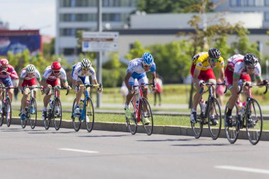 Grup gençlik yol bisiklet uluslararası yol Bisiklete binme rekabet Grand Prix Minsk-2017 sırasında profesyonel Peloton içinde
