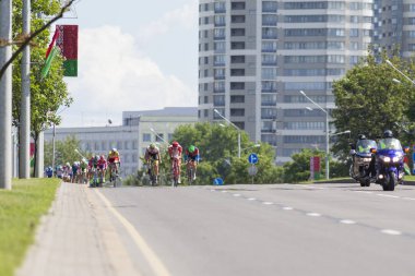 Grup gençlik yol bisiklet uluslararası yol Bisiklete binme rekabet Grand Prix Minsk-2017 sırasında profesyonel Peloton içinde