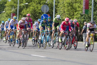 Gençlik yol bisikletçiler uluslararası yol Bisiklete binme rekabet Grand Prix Minsk-2017 tarihinde 8 Temmuz 2017 yılında Minsk sırasında profesyonel Peloton içinde