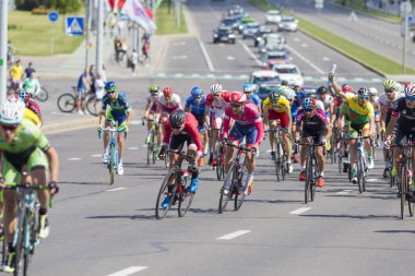 Gençlik yol bisikletçiler uluslararası yol Bisiklete binme rekabet Grand Prix Minsk-2017 tarihinde 8 Temmuz 2017 yılında Minsk sırasında profesyonel Peloton içinde