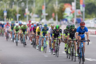 Uluslararası yol Bisiklete binme rekabet Grand Prix Minsk-2017 sırasında profesyonel Peloton yol bisikletçiler