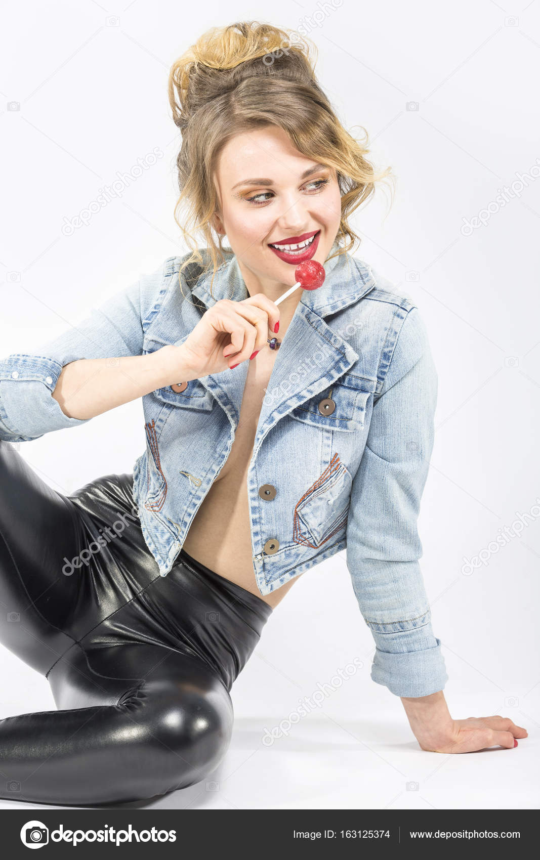 sexy girl in latex pantz Why does she cum white