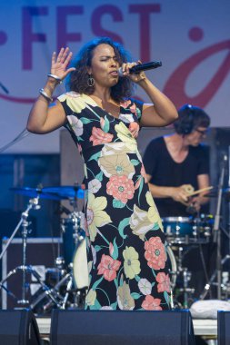 A-Fest Müzik Festivali'nde sahne dünya ünlü caz topluluk De-Phazz Appleton Pat vokalist ve şarkıcı