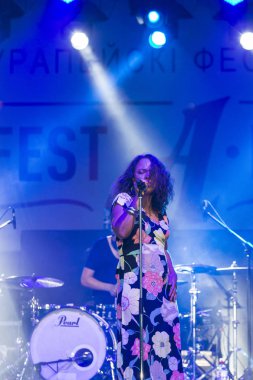 A-Fest Müzik Festivali'nde sahne dünya ünlü caz topluluk De-Phazz Appleton Pat vokalist ve şarkıcı