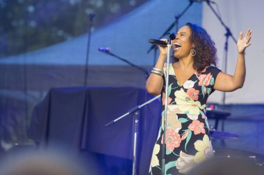 A-Fest Müzik Festivali'nde sahne dünya ünlü caz topluluk De-Phazz Appleton Pat vokalist ve şarkıcı