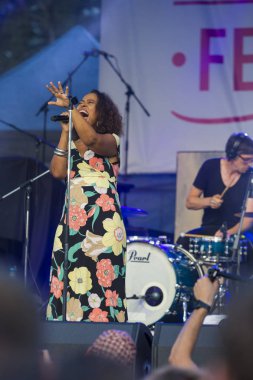 A-Fest Müzik Festivali'nde sahne dünya ünlü caz topluluk De-Phazz Appleton Pat vokalist ve şarkıcı