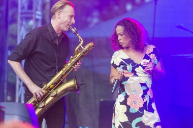  Vokalist ve şarkıcı Pat Appleton ve dünya ünlü caz topluluk De-Phazz A-Fest Müzik Festivali'nde sahne in Marcus Bartelt