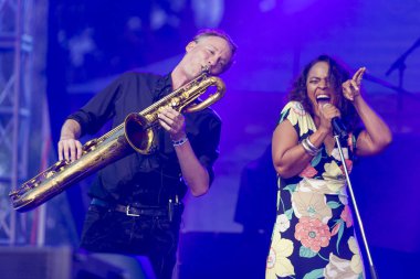  Vokalist ve şarkıcı Pat Appleton ve dünya ünlü caz topluluk De-Phazz A-Fest Müzik Festivali'nde sahne in Marcus Bartelt