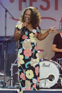 A-Fest Müzik Festivali'nde sahne dünya ünlü caz topluluk De-Phazz Appleton Pat vokalist ve şarkıcı