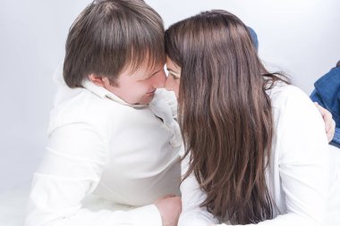 Birbirleriyle etkileşim sahip şirin çift