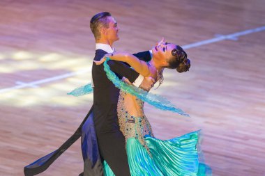 Çift gençlik standart Avrupa Program Wdsf uluslararası Wr dans bardakta gerçekleştirmek.