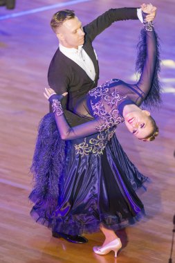 Profesyonel dans çift gençlik standart Avrupa Program Wdsf uluslararası Wr dans bardakta gerçekleştirmek.