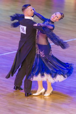 Profesyonel dans çift gençlik standart Avrupa Program Wdsf uluslararası Wr dans bardakta gerçekleştirmek.