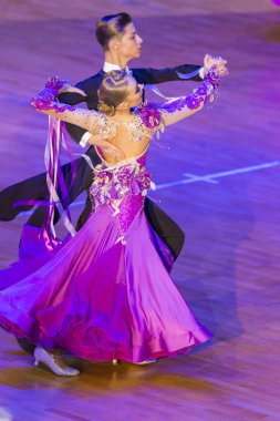 Profesyonel dans çift gençlik standart Avrupa Program Wdsf uluslararası Wr dans bardakta gerçekleştirmek.