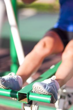 Spor kavramları. Portre profesyonel kadın atlet bacak