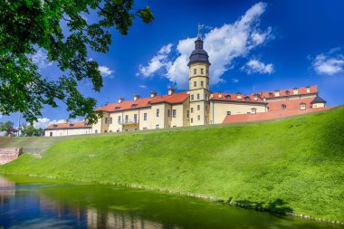 Ünlü Nesvizh Kalesi Ortaçağ Çağlar miras örneği olarak 