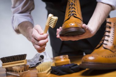 Aşırı yakın Up Mans el lüks buzağı deri Brogues özel aksesuarları ile Temizleme