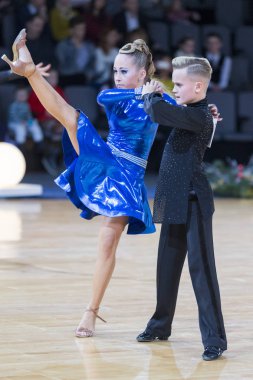 Genç ifade tutkulu dans çift