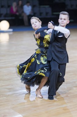 Dans çift şaşırtıcı gençlik-2 Avrupa Standart Program İttifak Trophy üzerinde gerçekleştirir