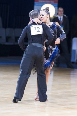 Süper etkileyici dans çift Gençlik Latin Amerika programı gerçekleştirir