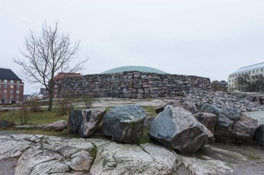 (Temppeliaukion Kirkko inşa ve Timo ve Tuomo Suomalainen 1969 yılında tarafından düzenlendi rock kilisede)