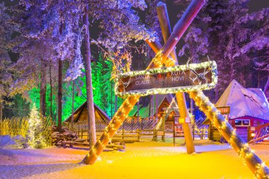 Rovaniemi, Finlandiya-29 Aralık 2017: benzersiz Igloo Rovaniemi Lapland, Finlandiya, 29 Aralık 2017 adlı Noel zamanında Kuzey Kutbu üzerinde Noel Baba Köyü