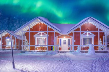 Seyahat Yerler kavramları. Güzel renkli canlı Aurora Borealis