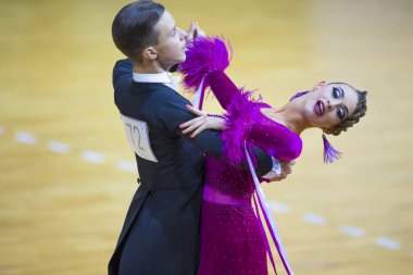 Savastian Zolotov ve Irina Komar gerçekleştirir Junior-2 Standart Program Wdsf Ulusal Şampiyonası