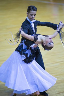 Dans çift Junior-2 Standart Program Rusya Wdsf Ulusal Şampiyonası üzerinde gerçekleştirir.