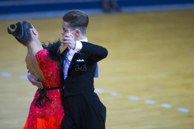 Dans çift Junior-2 Standart Program Rusya Wdsf Ulusal Şampiyonası üzerinde gerçekleştirir.