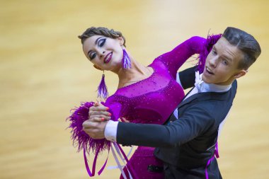 Savastian Zolotov ve Irina Komar dans çift Junior-2 Standart Program Wdsf Ulusal Şampiyonası üzerinde gerçekleştirir.