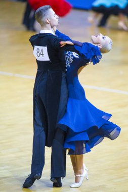 Anton Kireev ve Elina Vedenikova dans çift gençlik standart Avrupa Program gerçekleştirir