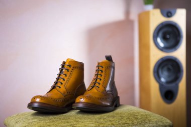 Sigorta primi ayakkabı kavramları ve varyasyonları. Mens tabaklanmış yarı aksanlı konuşma bot