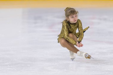 Beyaz Rusya Alina Yusubova gelen buz patenci yavrularını A kızlar serbest program Program Minsk Arena Kupası'nda gerçekleştirir 