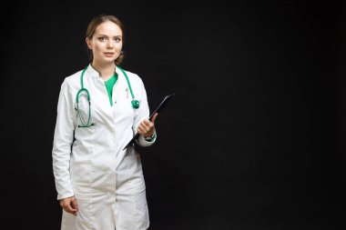 Tıp kavramları. Profesyonel Kadın Doktorun Portresi Doktor Pos