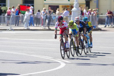 Avrupa Oyunları sırasında Mens Peloton Yarışı. Grup Yarışı 180 km