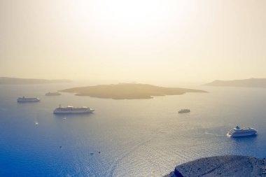Sanrtirni Adası 'nda Günbatımı Gözlem için Gemi Gezisi 