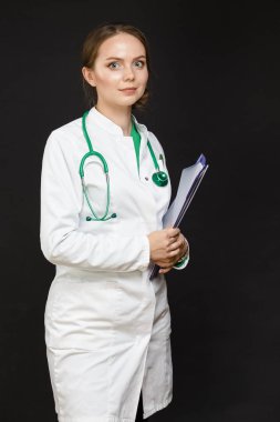 Pozitif Profesyonel Kadın Doktorun Doktor Pozisyonunun Portresi