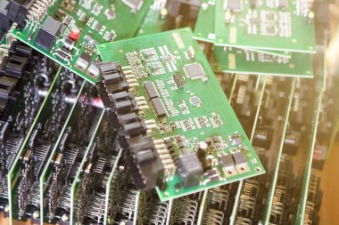 Yüzeye Bağlı Bileşenlerle Otomotiv Yazdırılmış Devre Tahtaları